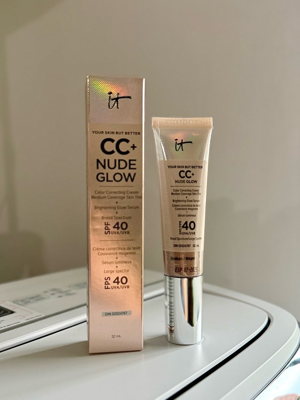 IT Cosmetics CC+ Nude Glow Color Correcting Cream SPF 40 - Medium (W) Soft Beige